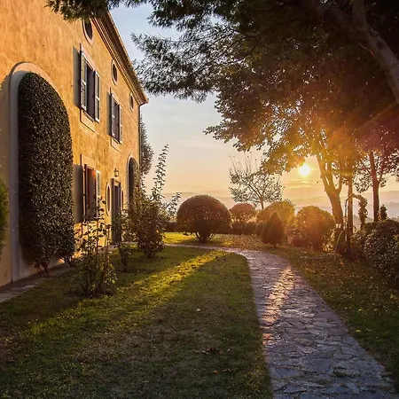 Дом отдыха Nice Home In Castiglione Del Lago With Outdoor Swimming Pool And 7 Bedrooms *