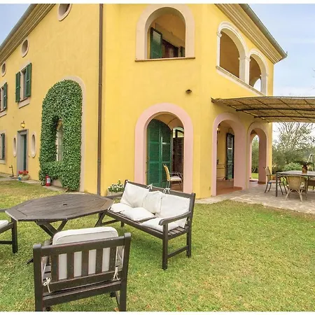 Nice Home In Castiglione Del Lago With Outdoor Swimming Pool And 7 Bedrooms Дом отдыха